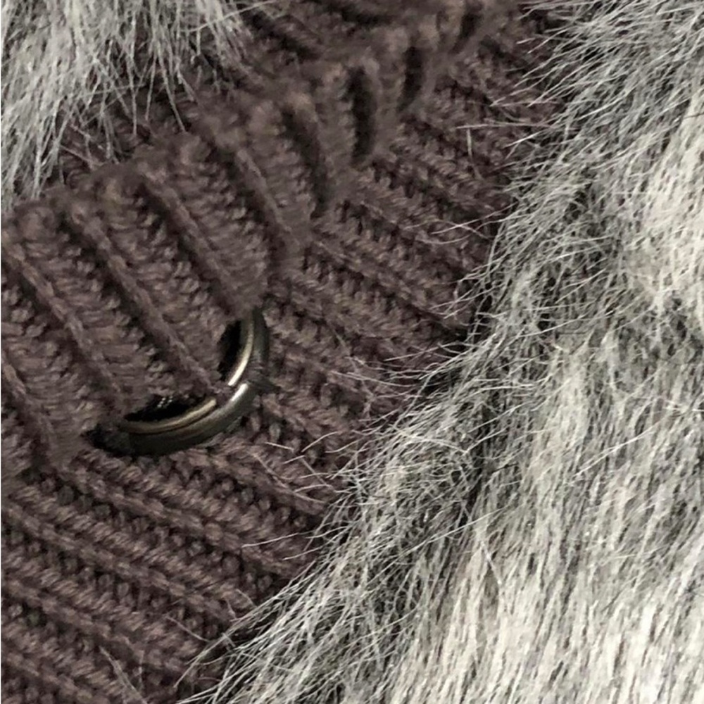 Elle Womens Sleeveless Faux Fur Snap Up Sweater Vest Size Medium Gray - Picture 5 of 13